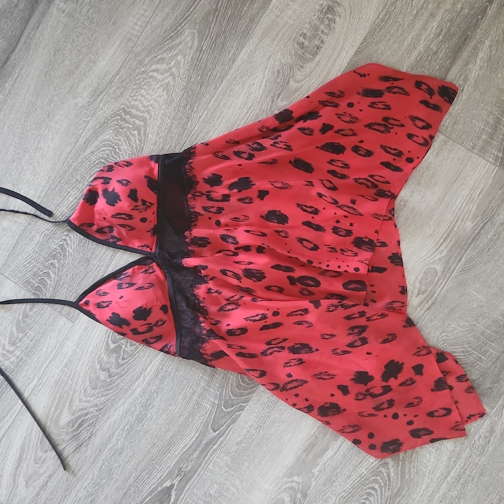 Y2k bebe leopard print asymmetrical halter top